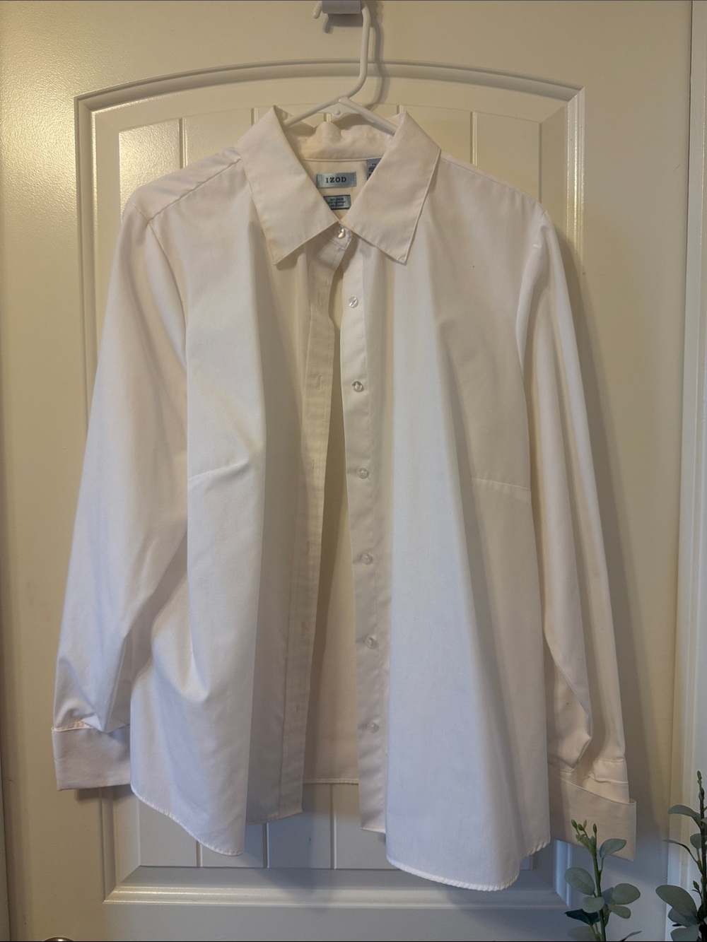 Izod White Classic Long-Sleeve Dress Shirt
